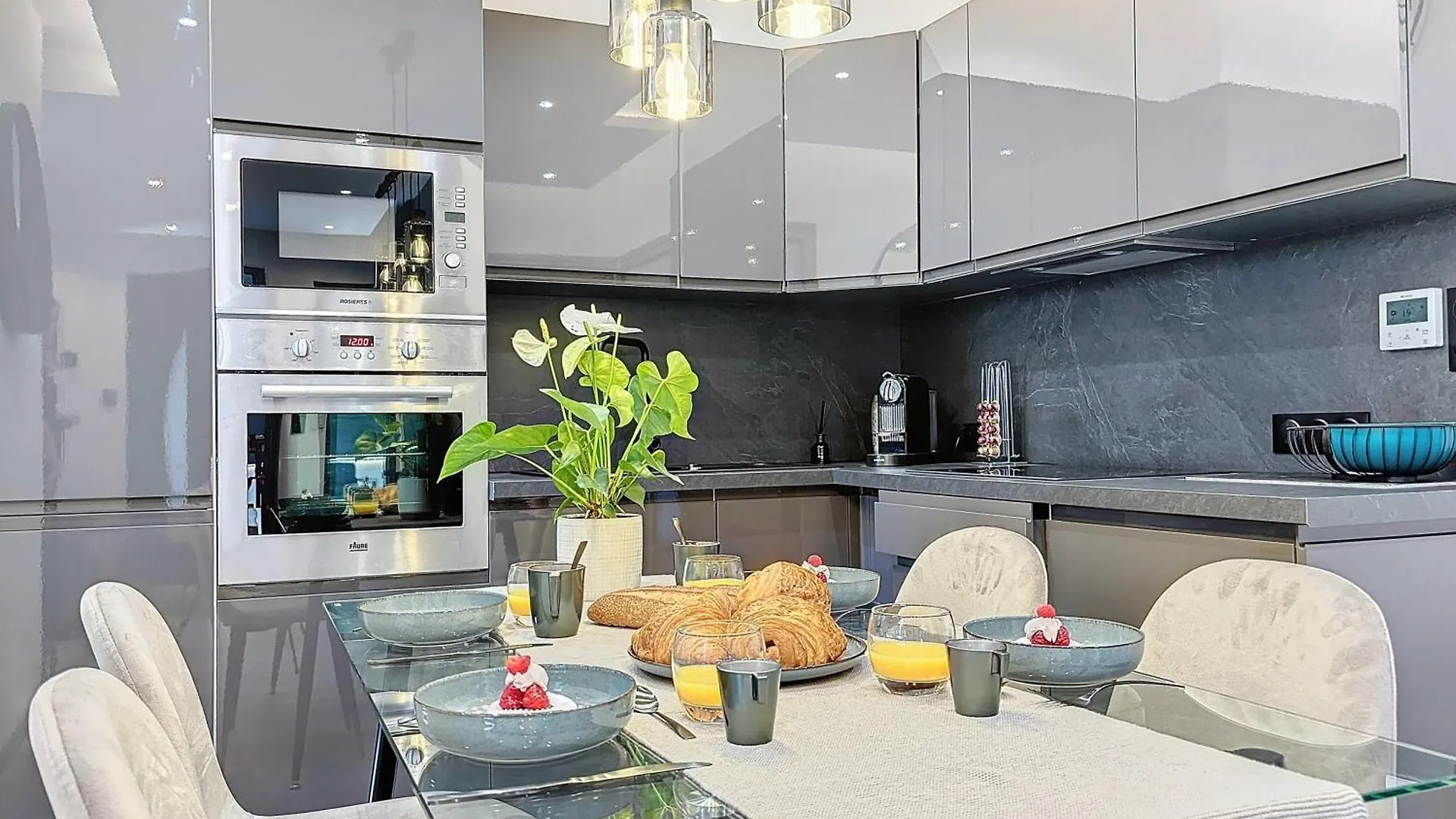 La Suite Eden - Maison De Ville Luxe - 4Pers - Jacuzzi - 10Min Cannes Le Cannet