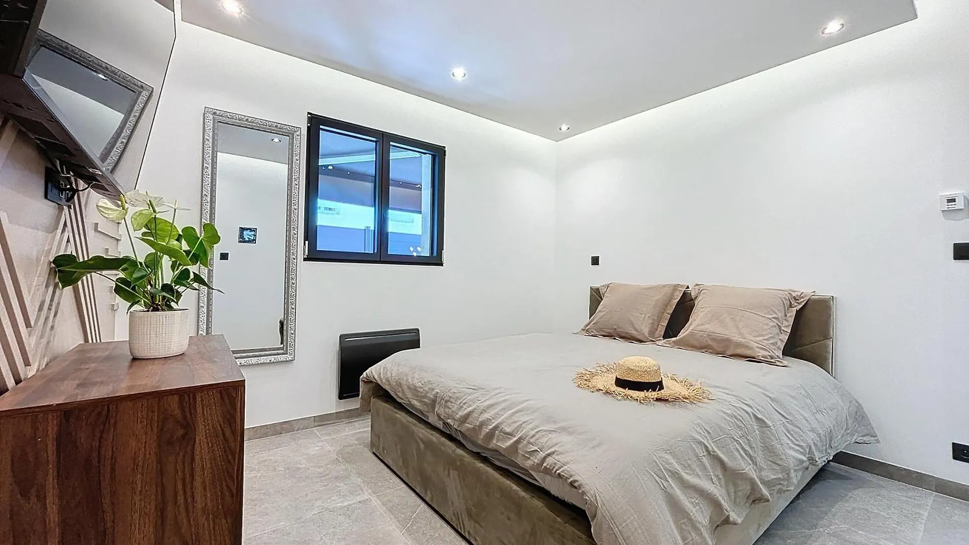 Holiday home La Suite Eden - Maison De Ville Luxe - 4Pers - Jacuzzi - 10Min Cannes Le Cannet