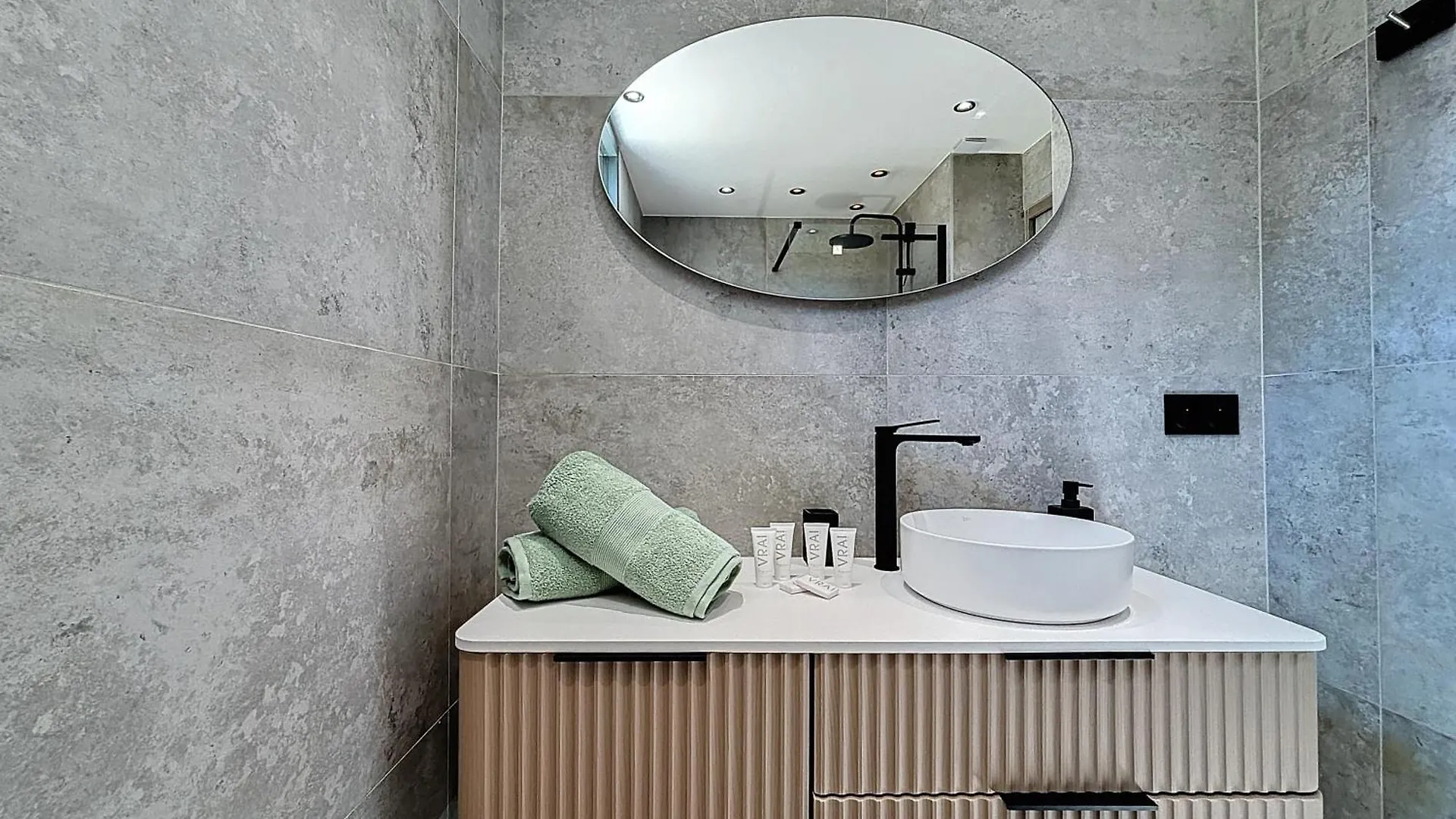 La Suite Eden - Maison De Ville Luxe - 4Pers - Jacuzzi - 10Min Cannes Le Cannet 0*,  France
