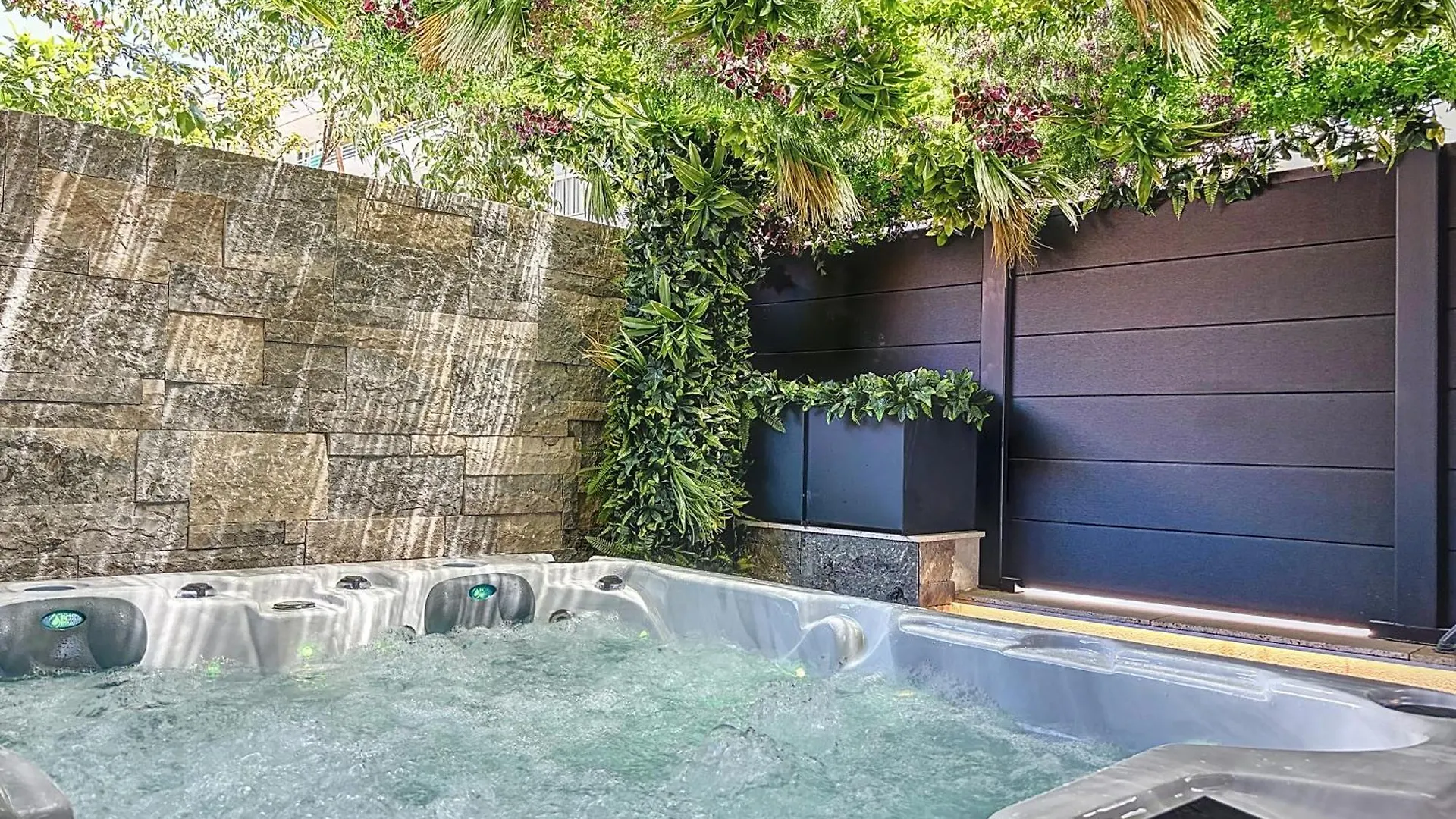 Holiday home La Suite Eden - Maison De Ville Luxe - 4Pers - Jacuzzi - 10Min Cannes Le Cannet